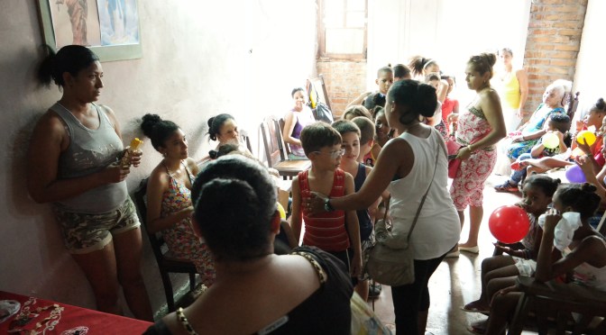 GOÛTER ET DONATION DANS NOTRE CENTRE D&rsquo;ACCUEIL A CUBA