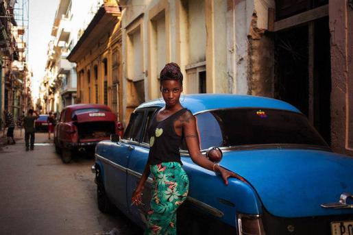 w_different-countries-women-portrait-photography-michaela-noroc-havana-cuba